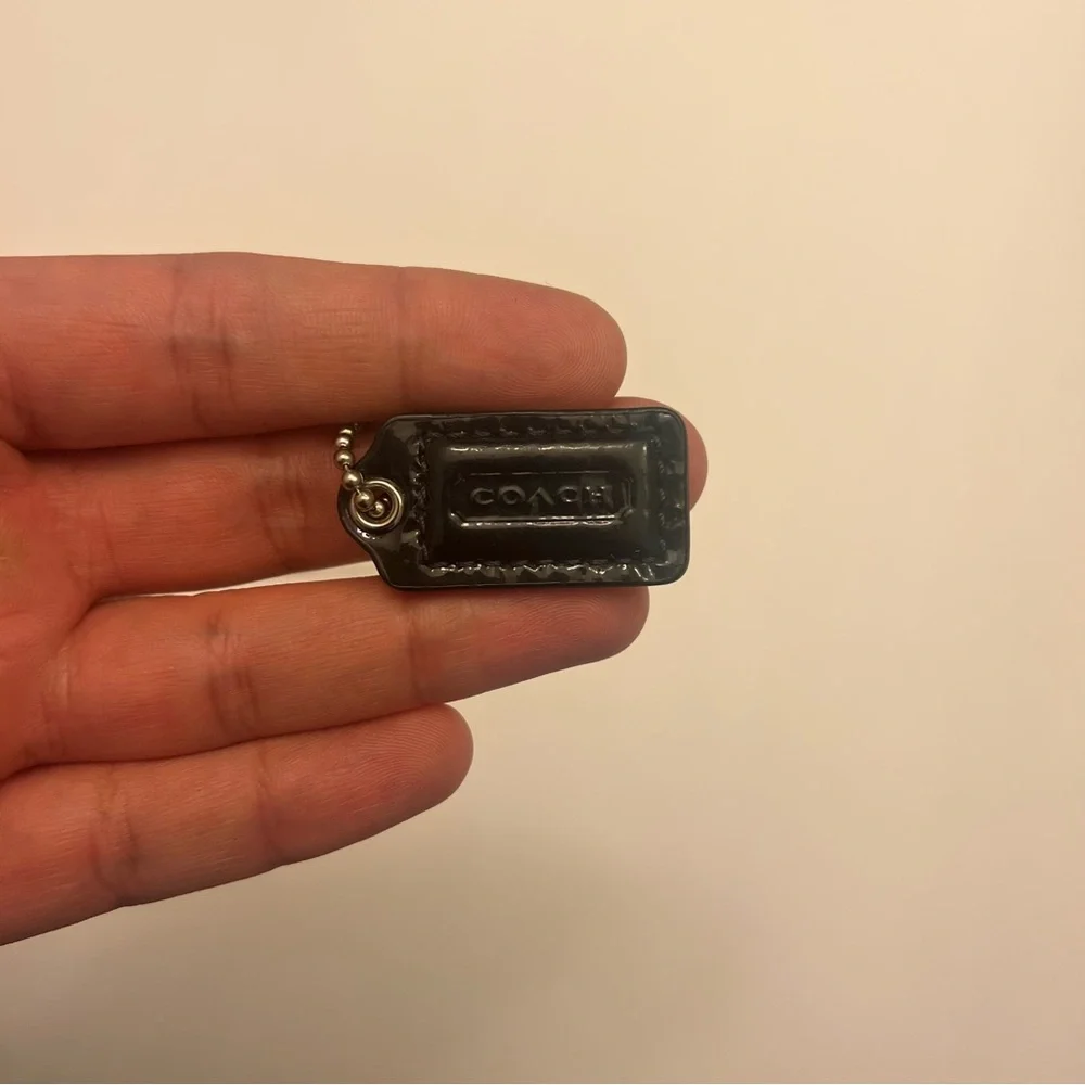 Coach black‎ Pattent Hand Tag